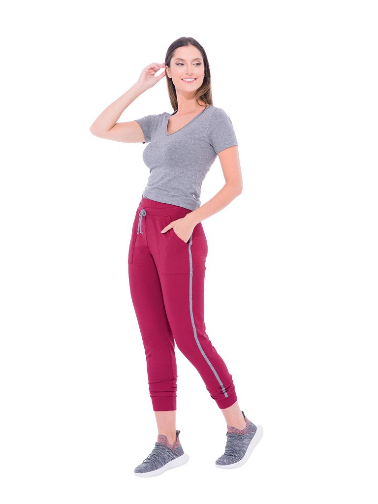 Calça moletom com sales listras do lado
