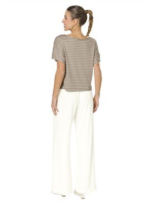 Calça Pantalona com Bolsos e Tecido Texturizado 