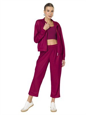 Calça Capri com Bolsos Traseiros e Textura Furadinha 