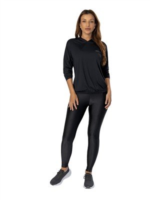 Camiseta com Capuz e Barra com Elástico – Cavas Deslocadas 