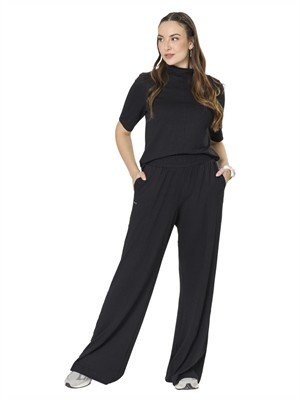 Blusa com Gola Subida e Manga Alongada 