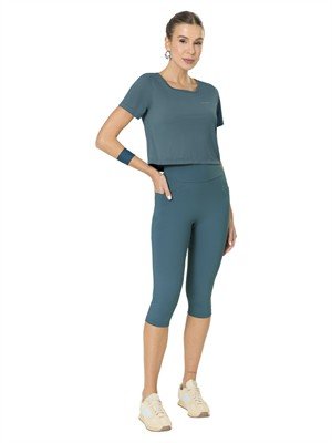 Camiseta Cropped com Textura Furadinha  