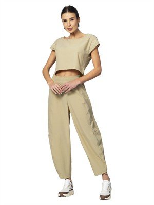 Blusa Cropped com Decote Canoa e Fenda nas Laterais,  