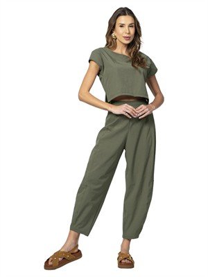 Blusa Cropped com Decote Canoa e Fenda nas Laterais,  