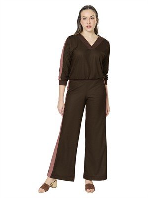 Conjunto: Blusa com decote V e Calça Pantalona  
