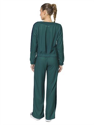 Conjunto: Blusa com decote V e Calça Pantalona  