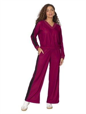 Conjunto: Blusa com decote V e Calça Pantalona  