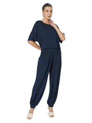 Conjunto Aladim: Blusa Encurtada Ampla + Calça Aladim com Pregas e Bolsos  
