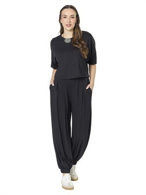 Conjunto Aladim: Blusa Encurtada Ampla + Calça Aladim com Pregas e Bolsos  
